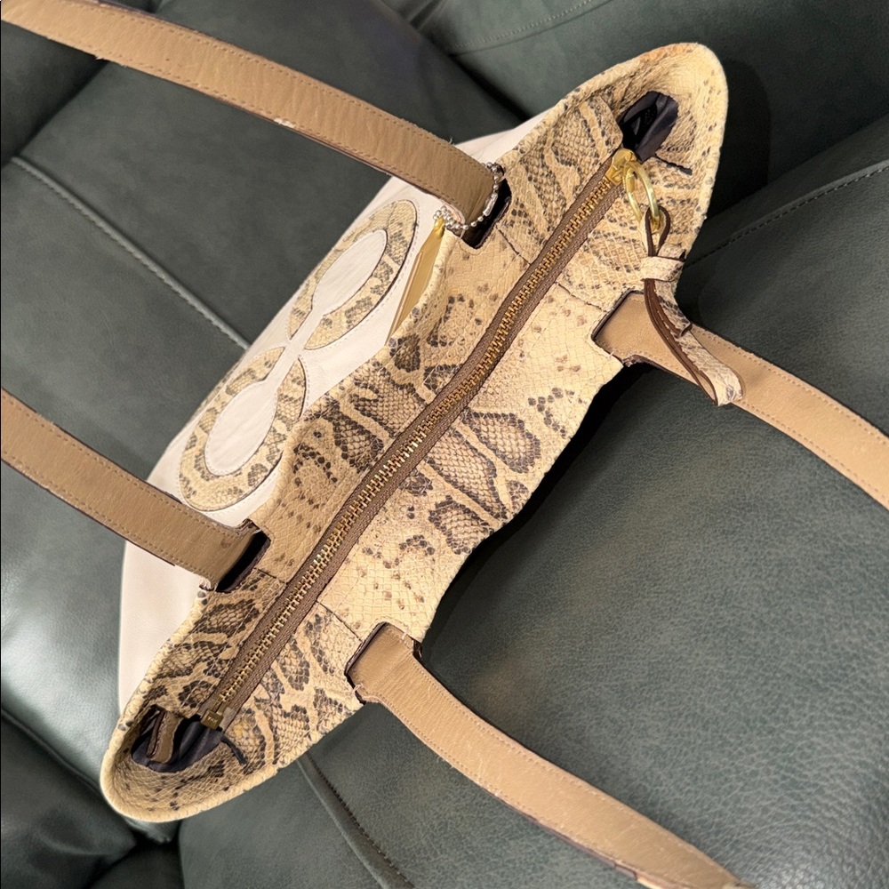 Coach 17043 Vintage Audrey Beige and Snake Leather Tote Bag🎀🎀 - Picture 3 of 16